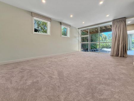 Spacious & Sunny Character Home - Photo 2