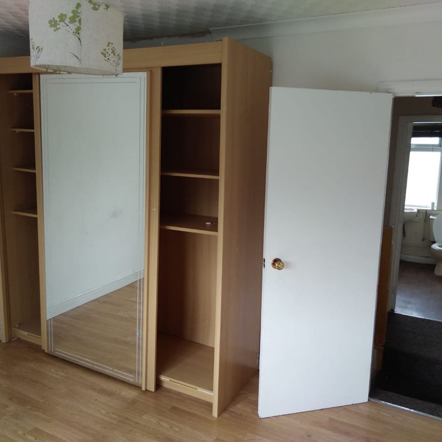 2 Bed Semi-Detached House, Braunstone Close, LE3 - Photo 1