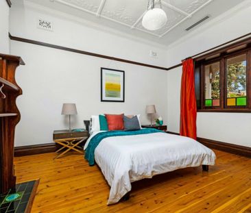 Beautiful Family Home In The Heart Of Croydon! - Photo 1