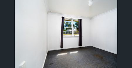 4 Helen Avenue, Armidale, NSW 2350 - Photo 2