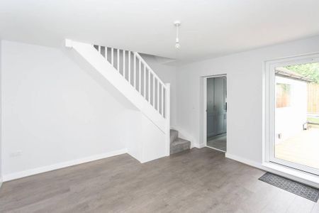 3 bedroom terraced house to rent - Photo 5