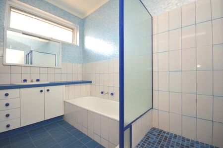 Low Maintenance Living in the Heart of Elsternwick - Photo 3