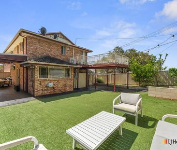 Spacious, Stylishly Updated Family Home with Exceptional Outdoor Space - Photo 4