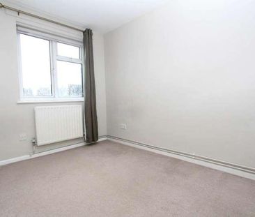 High Road, Benfleet, SS7 - Photo 3