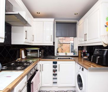 2 bedroom House To Let Total Size: 879 SQ FT - Photo 2