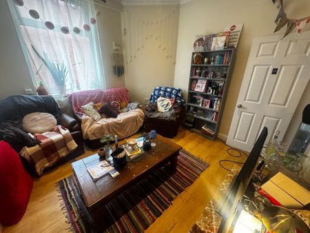 4 bedroom end of terrace house to rent - Photo 3