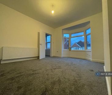 4 bedroom flat to rent - Photo 1