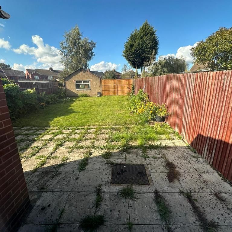 3 bedroom semi-detached house to rent - Photo 1
