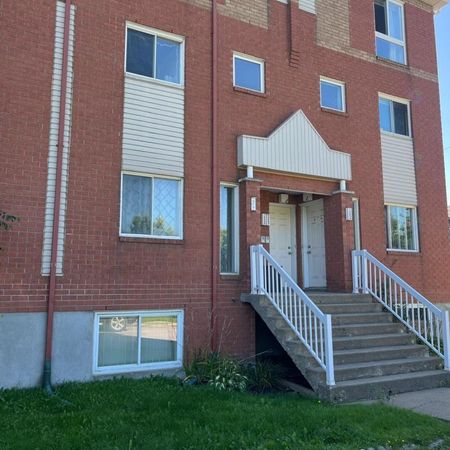 Condo 4 1/2 sur 2 étages rénové Pointe-aux-Trembles Montréal - appartement à louer - Photo 4