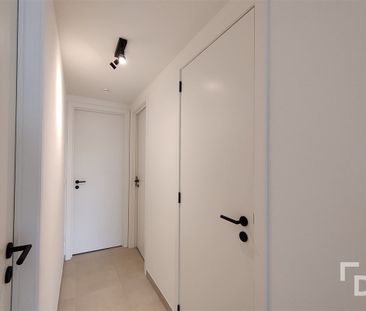 Gezellig dakappartement met terras en autostaanplaats. - Photo 2