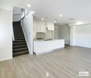 Modern Freestanding Townhouse - Photo 3