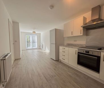 2 bed flat to rent in Dennis Davison Place, Coventry, CV4 - Photo 2