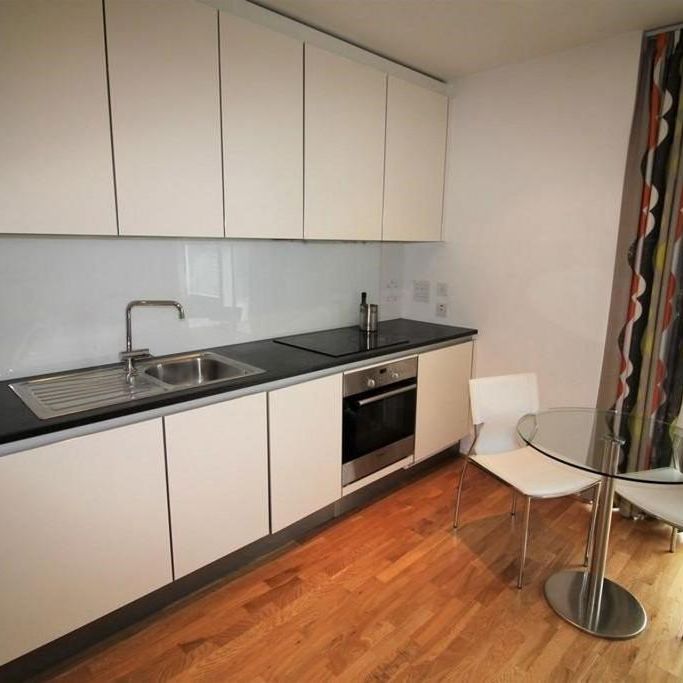 Studio to rent - Photo 1