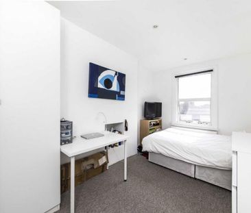 3 bedroom flat to rent - Photo 4