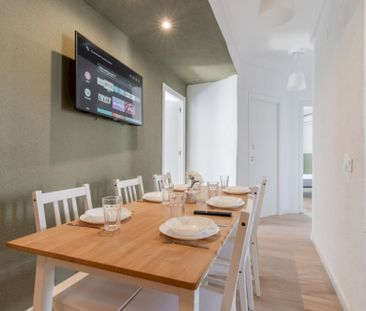 Spacious room on Avenida América with Air Conditioning - Photo 2