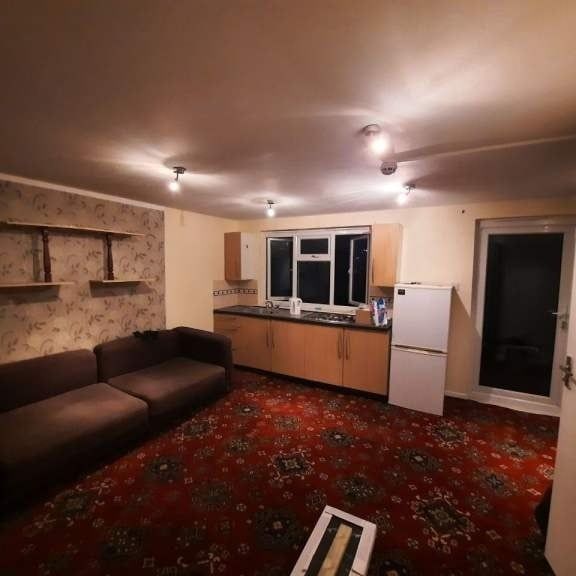 Studio Flat, Iveagh Avenue, NW10 - Photo 1