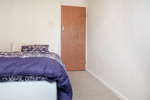 Room in a Shared House, Alpha Grove, E14 - Photo 1