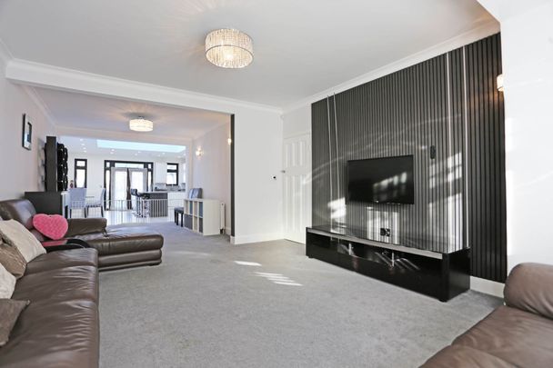 Price £3,500 pcm - Available 13/07/2026 - Part Furnished - Photo 1