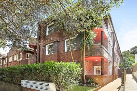 Light-Filled Art Deco Sanctuary Moments from Bondi Beach - Photo 3