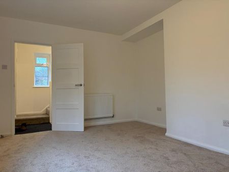 3 bedroom mews to rent - Photo 2