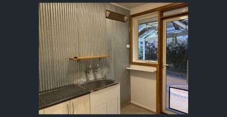 4 Bdrm 1 Bath 3 Lounge Room PLUS Undercover Entertaining - Photo 5