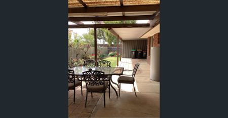 Spacious Family Home in a Prime Location - Photo 3