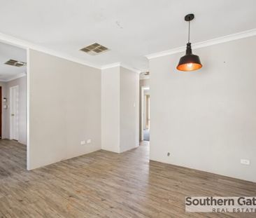 COSY FAMILY HOME IN CONVENIENT LOCATION - Photo 5