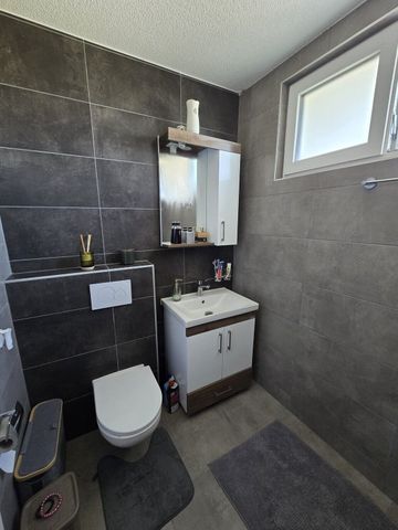 CHARMING 2.5-ROOM APARTMENT - Photo 4