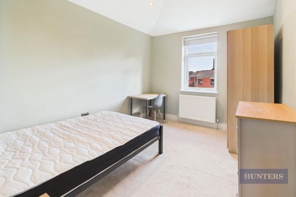 7 bedroom House To Let - Photo 1