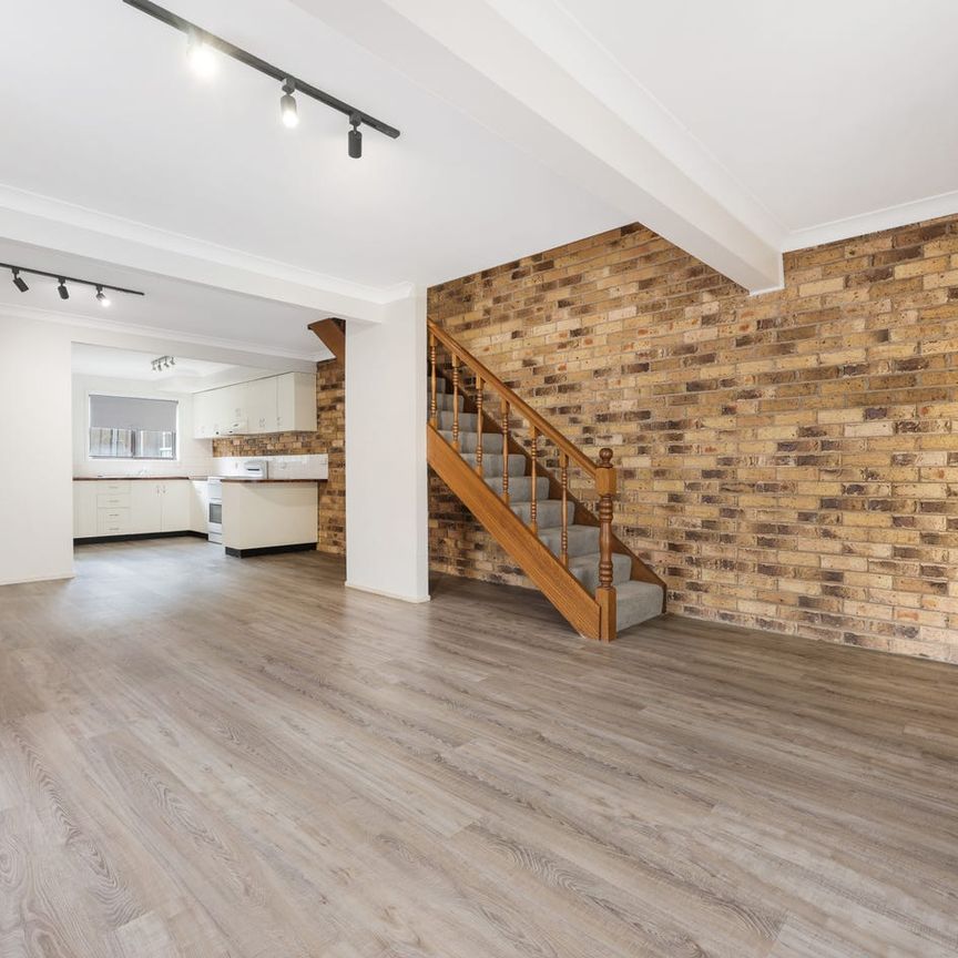 Modern 2-Bedroom Home with Private Courtyard & Open-Plan Living - Photo 1