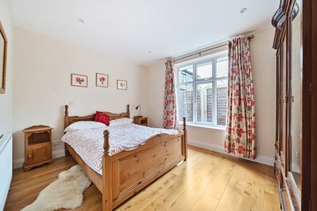 4 bedroom detached house to rent - Photo 3