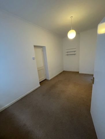 2 Bed Flat, Devonshire Place, BN2 - Photo 4