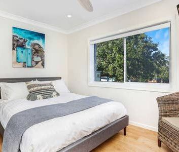 Fully Furnished Contemporary Apartment - Photo 2