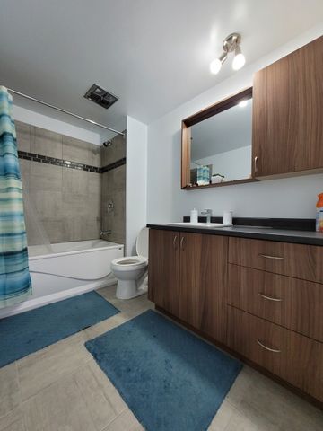 Grand 4½ rénové à louer Secteur Université et Mont-Bellevue. - Photo 2