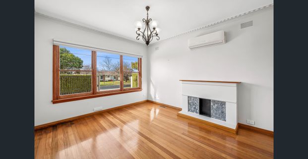 Light-filled family home in convenient Bell Park - Photo 1