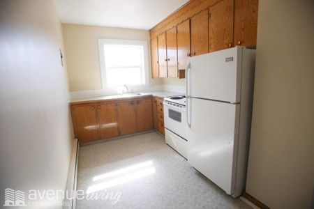 Renovated Suite - 1 Bedroom - Photo 4