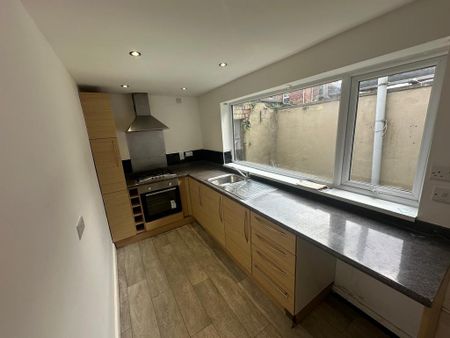 2 bedroom terraced house to rent - Photo 4