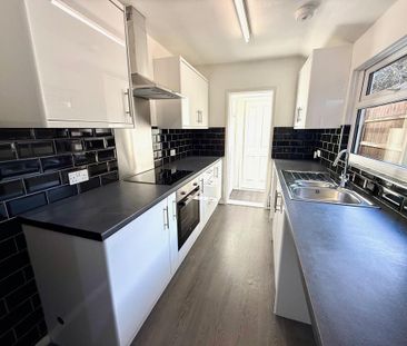 3 bedroom terraced house to rent - Photo 6