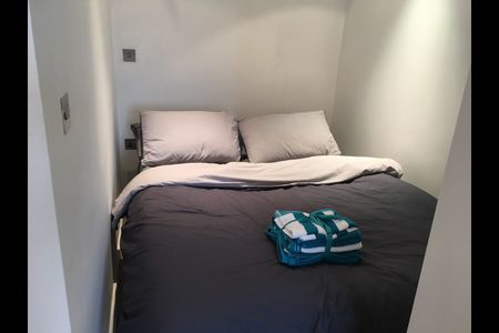 Studio Flat, Wellington Street, LS1 - Photo 2