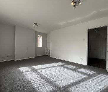 2 bedroom maisonette to rent - Photo 2