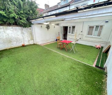 Room in a Shared House, North Circular Road, NW2 - Photo 1