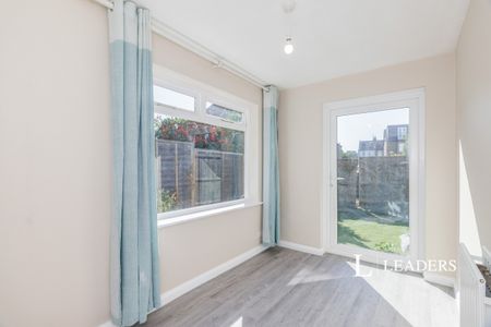 2 bedroom semi-detached to rent Portland Road, Kingston upon Thames, KT1 - Photo 2
