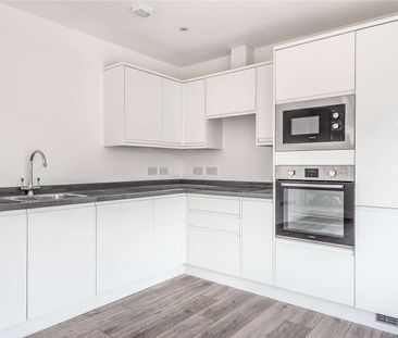 A stylish and contemporary home set in Biggin Hill. - Photo 3