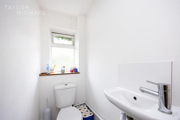 4 bedroom terraced house to rent - Photo 1