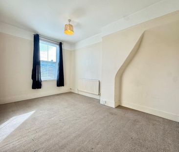 4 bedroom semi-detached house to rent - Photo 3