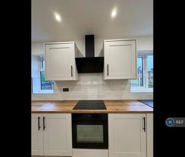 3 bedroom end of terrace house to rent - Photo 1