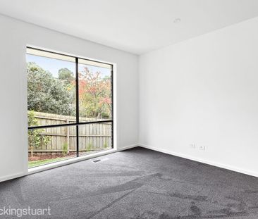 3/14 Woodville Road, Mooroolbark, Vic 3138 - Photo 2
