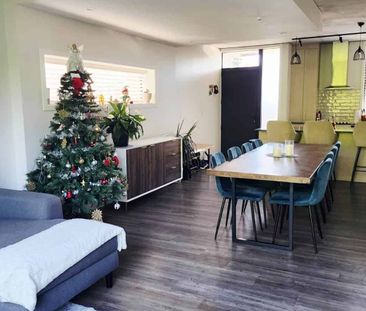 Modern three-bedroom home in a prime location! - Photo 1