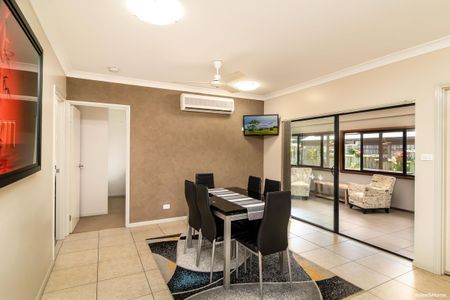 3 BEDROOM HOME CLOSE TO TOWN - Photo 4