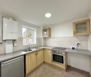 2 bedroom semi-detached house to rent - Photo 6